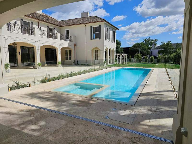 Glass pool fence - Mediteranean design