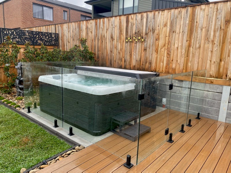 Glass above ground spa with matte black glass pool fence